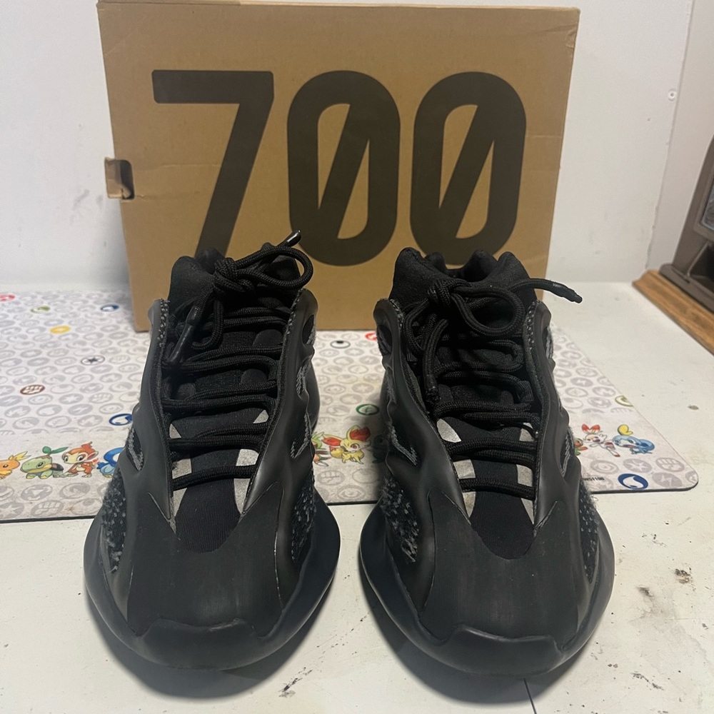 adidas Yeezy Dark Glow 700 V3 5.5
